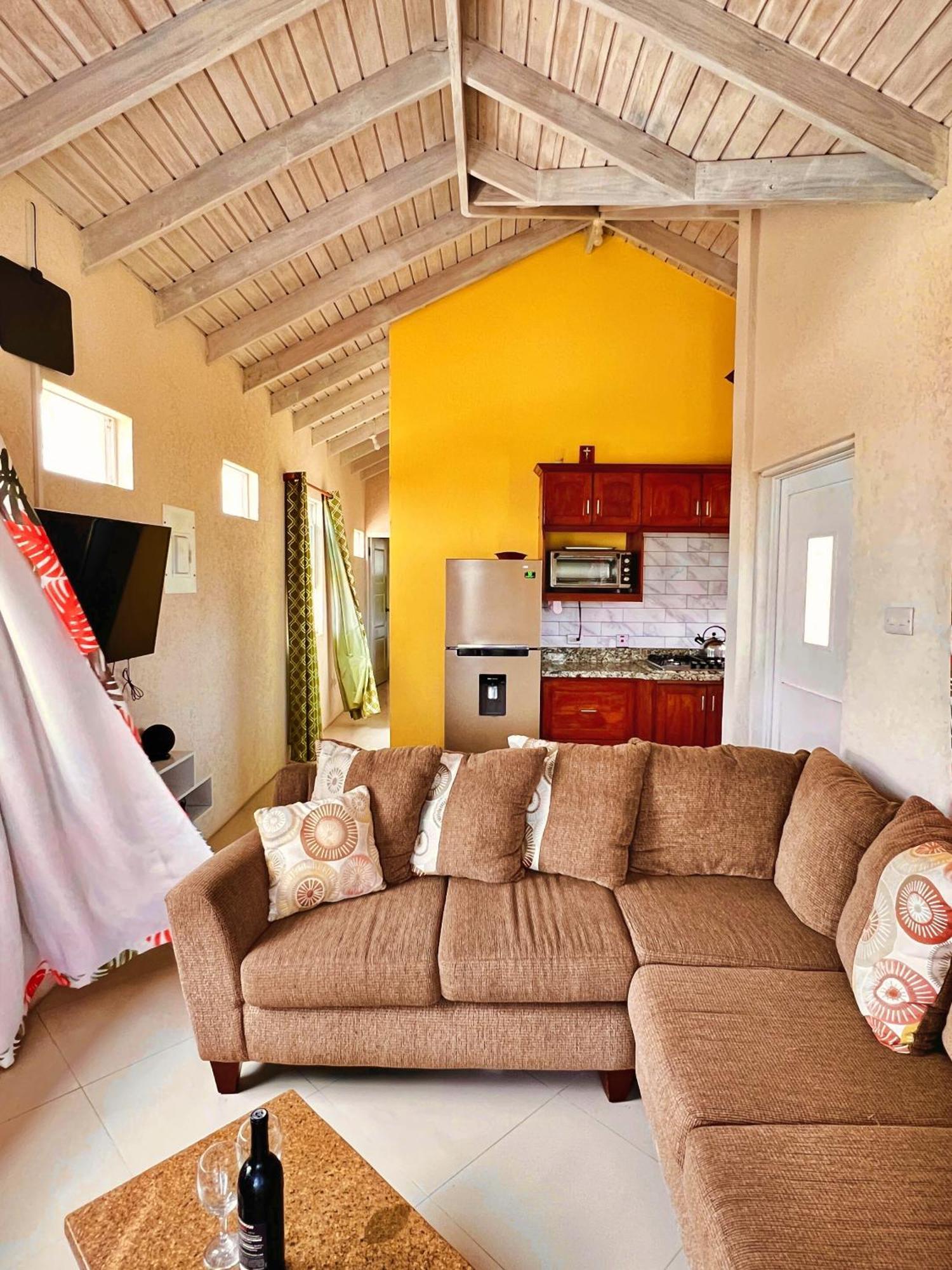 Cozy Modern Upstairs 2 Bed A/C Apt Near 2 Everything Saint Philip Εξωτερικό φωτογραφία