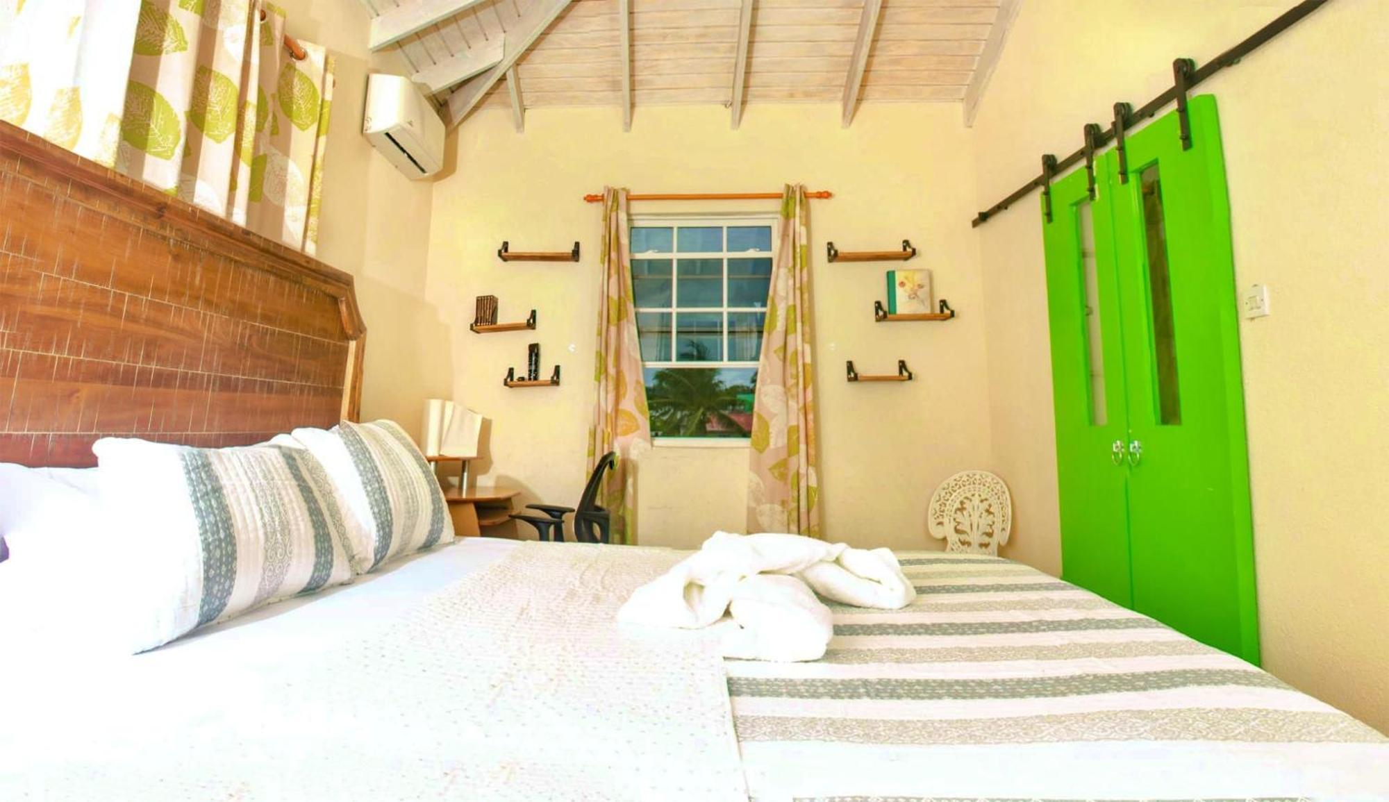 Cozy Modern Upstairs 2 Bed A/C Apt Near 2 Everything Saint Philip Εξωτερικό φωτογραφία
